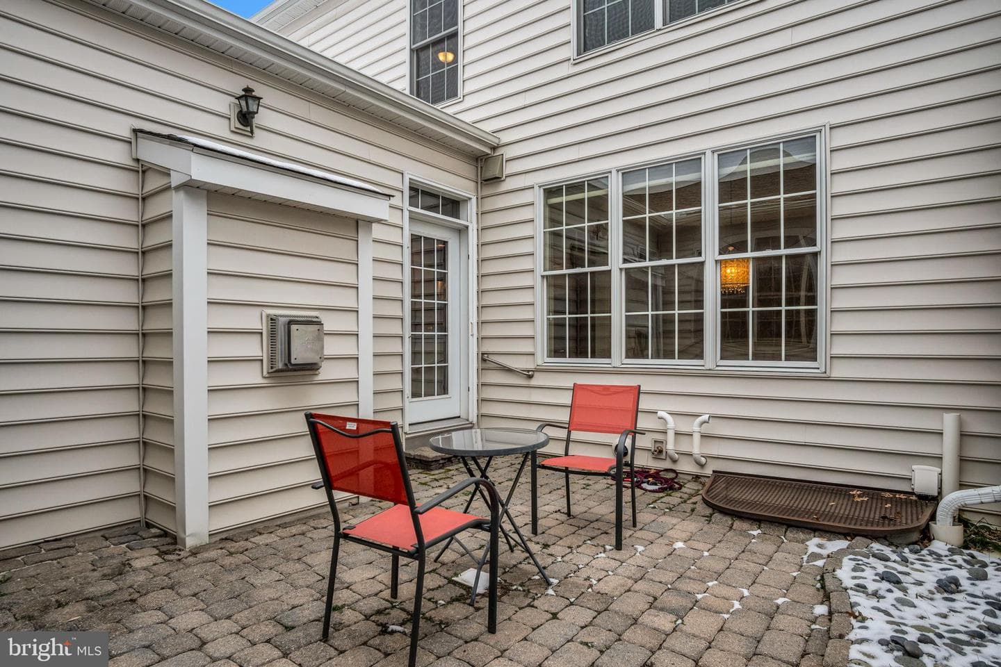 6 Jamestown Square photo 9