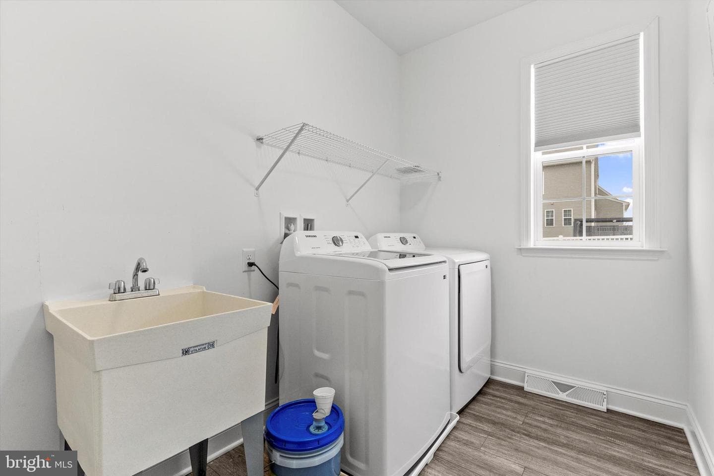 1304 Innox Rd photo 16