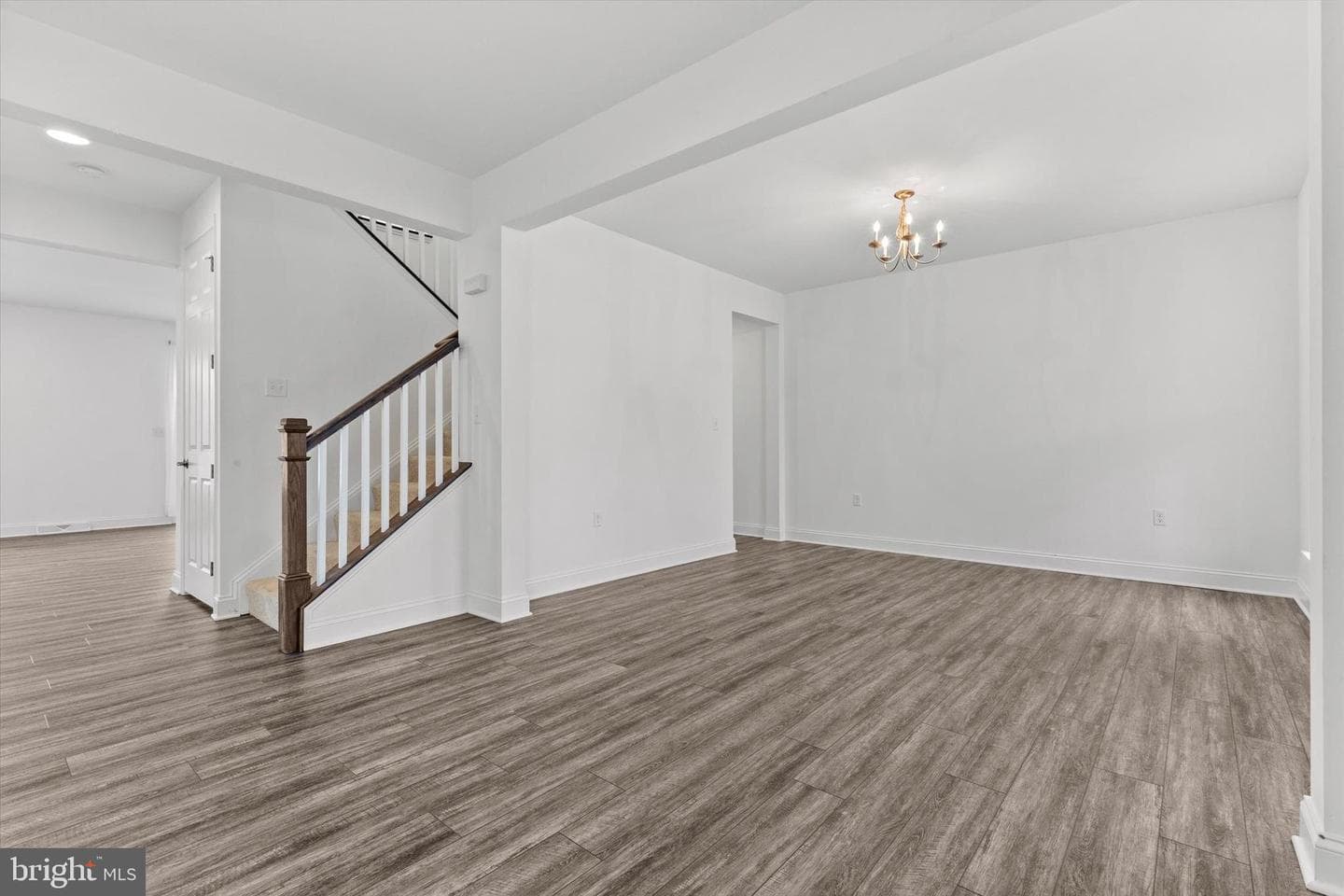 1304 Innox Rd photo 4