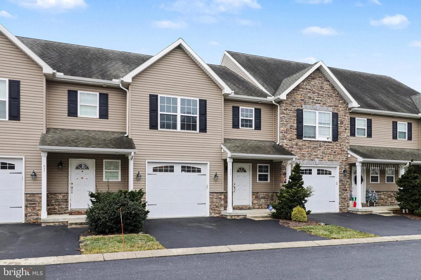 829 Spring Rock Court photo 2