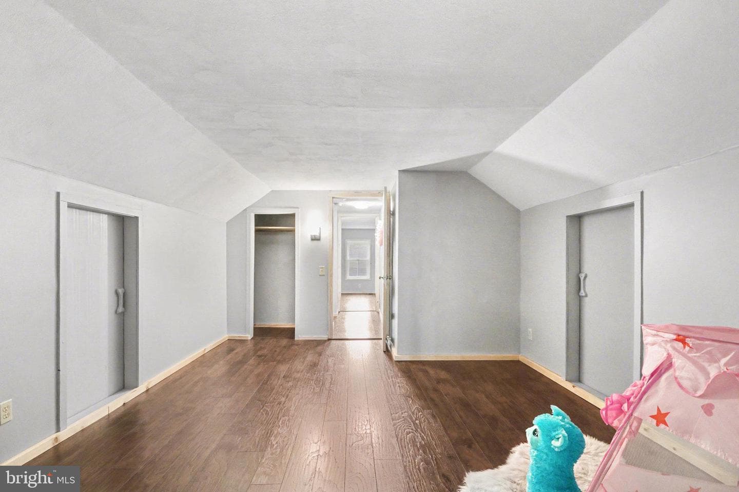 7 Strohm Road photo 23