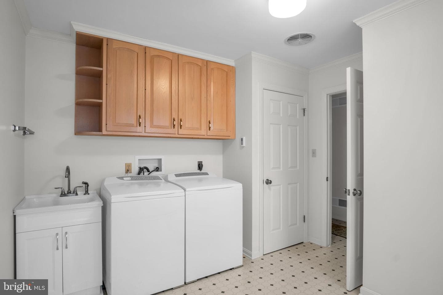 705 Sutton Drive photo 31