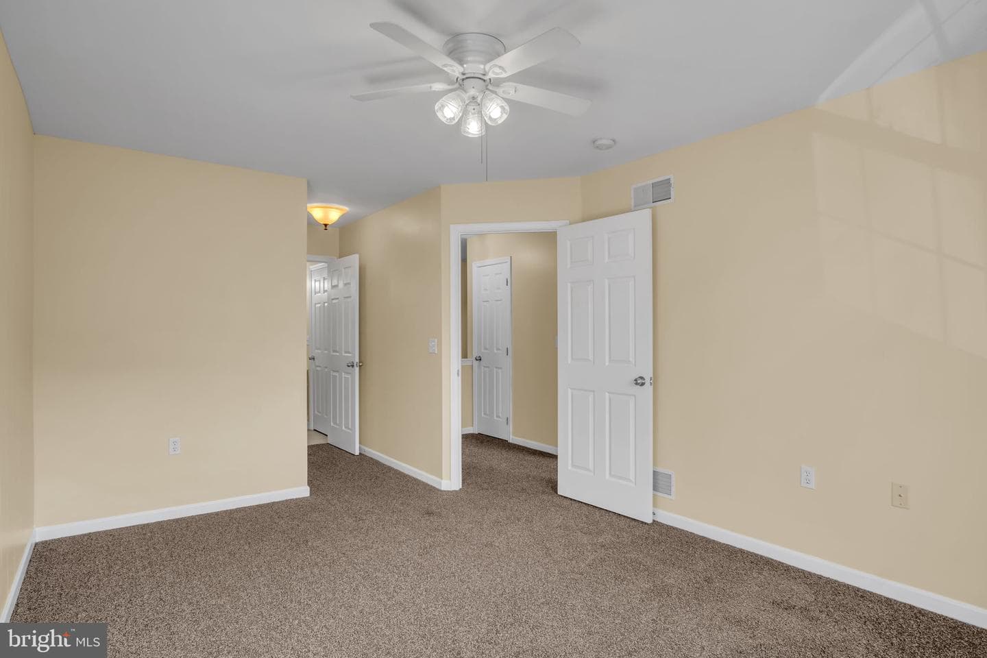 16 Courtyard Drive photo 19