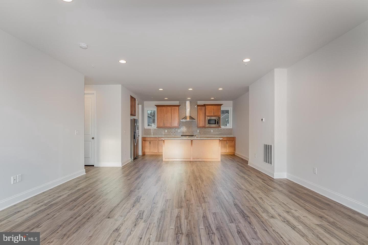 3242 Parade Street photo 10