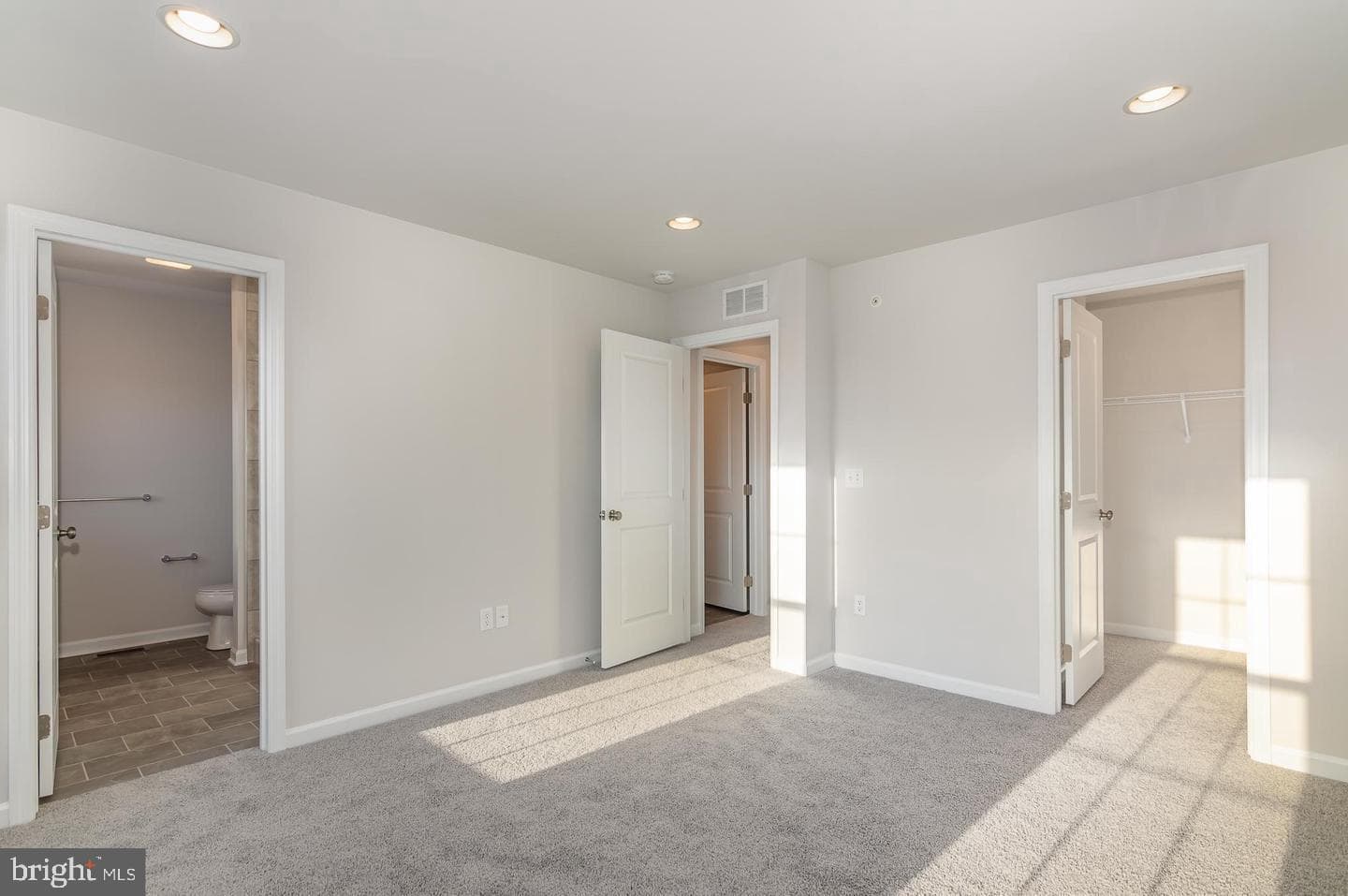 3242 Parade Street photo 13