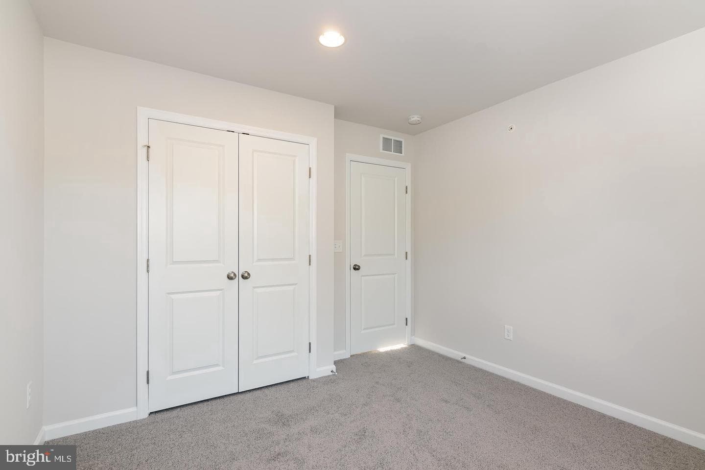 3242 Parade Street photo 20