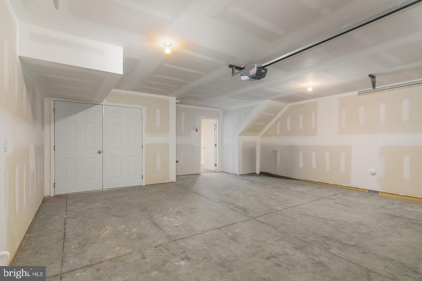 3242 Parade Street photo 23