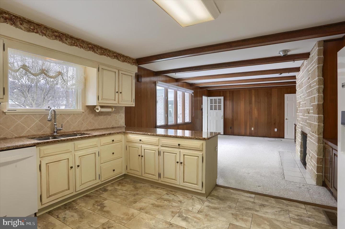 864 Hilltop Road photo 11