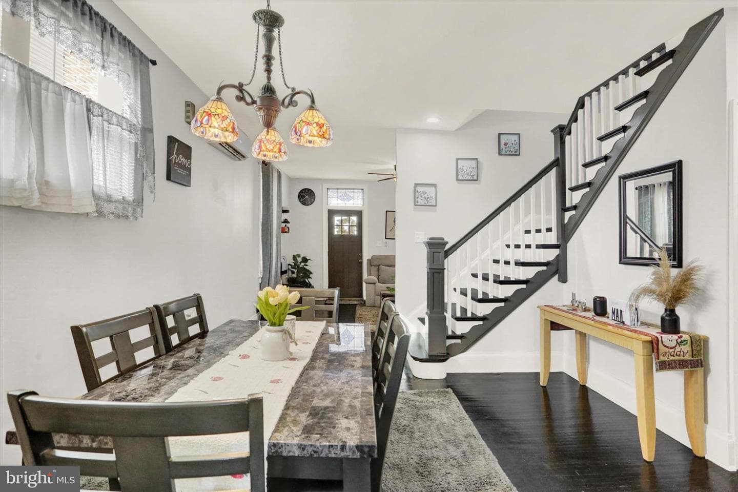 559 N Bedford Street photo 8