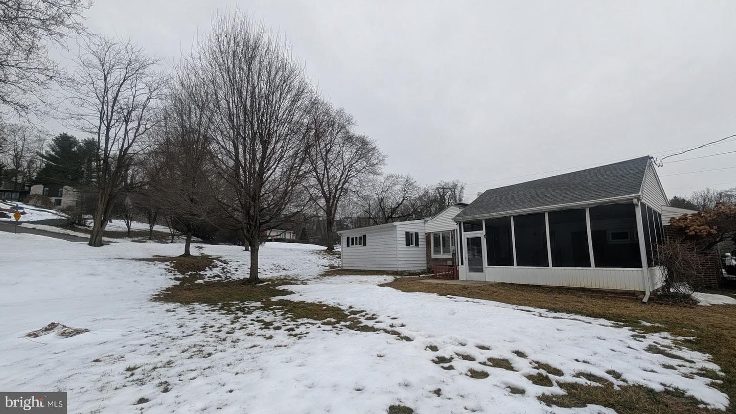 910 Fourth Street photo 50