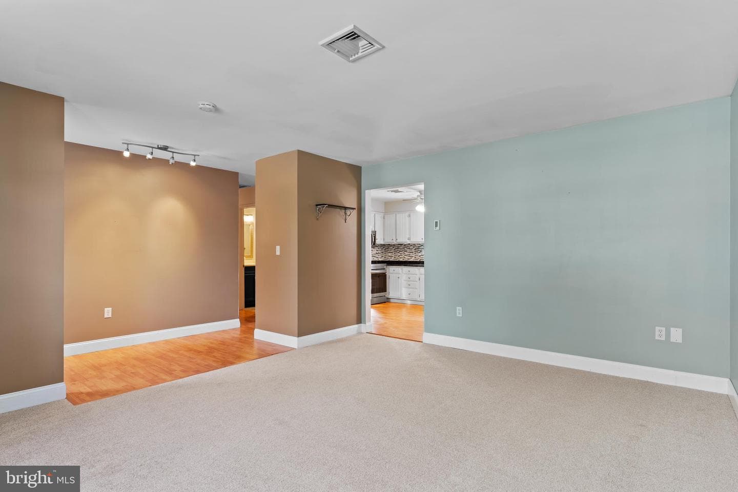 897 Emily Drive photo 7