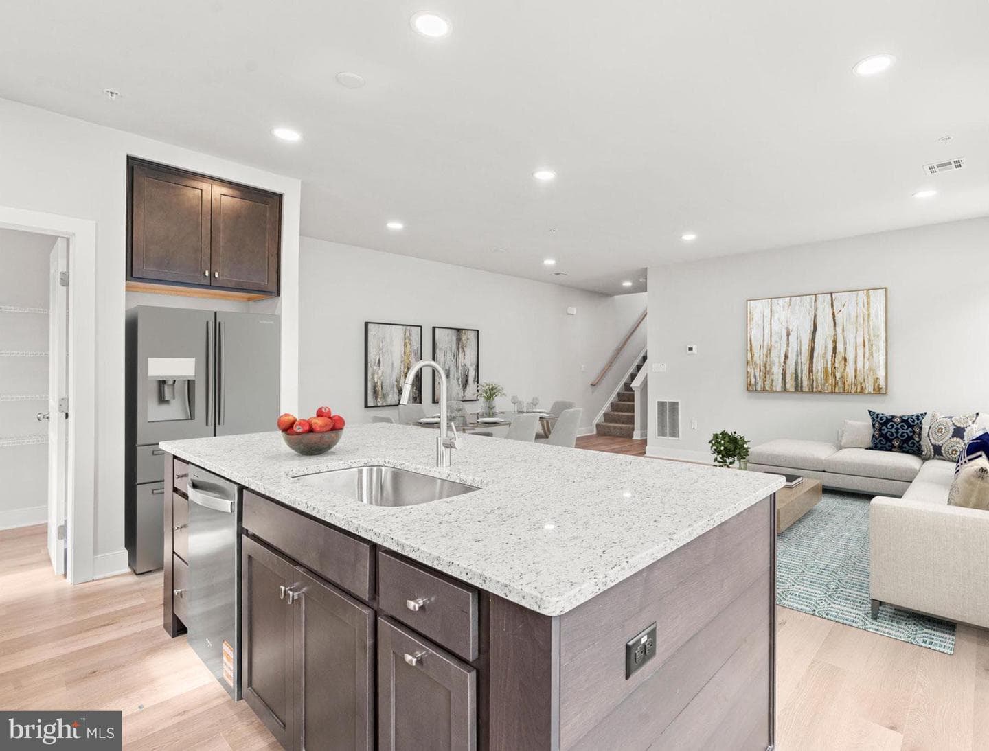 33 Seover Way photo 5