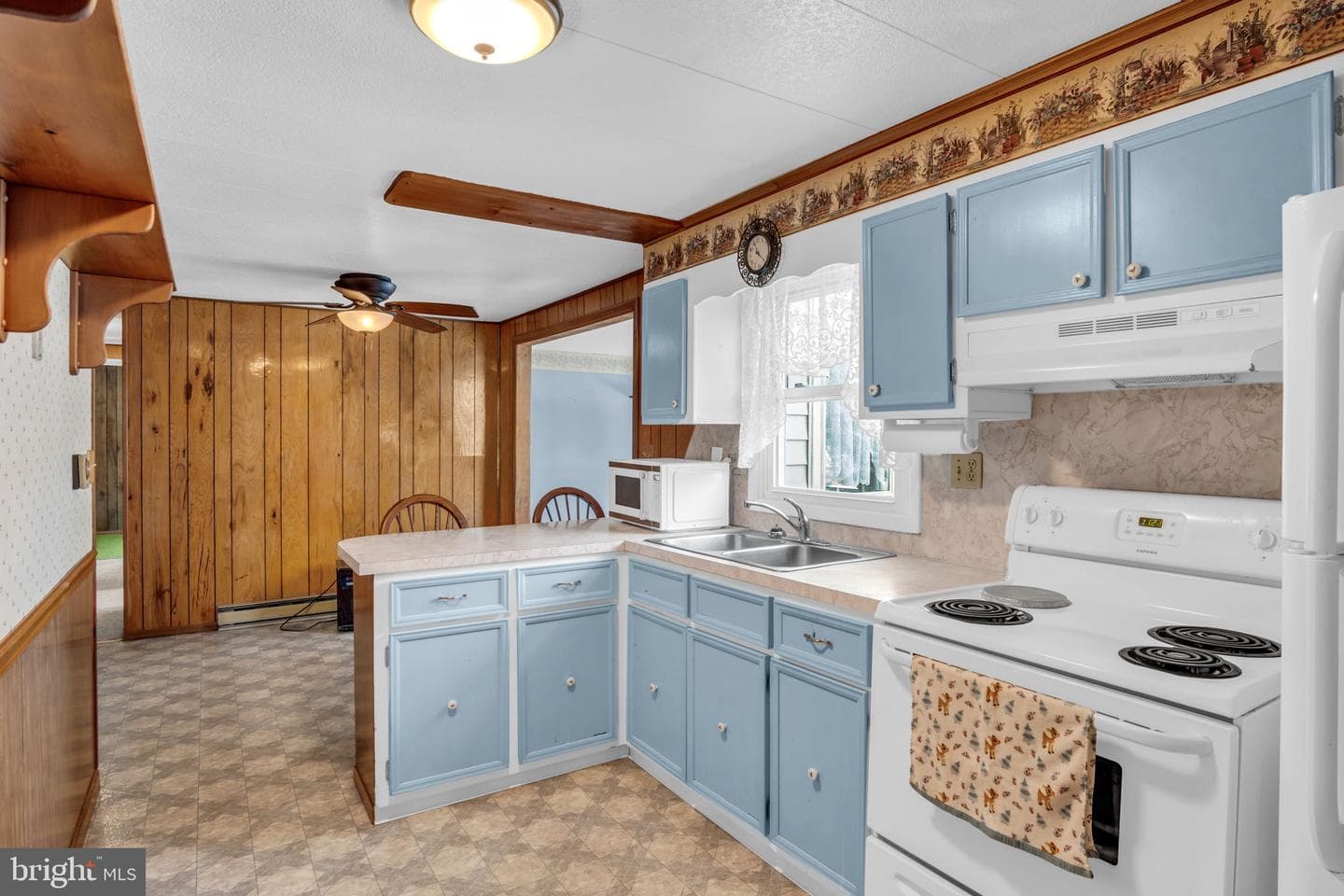 647 N Middle Road photo 11