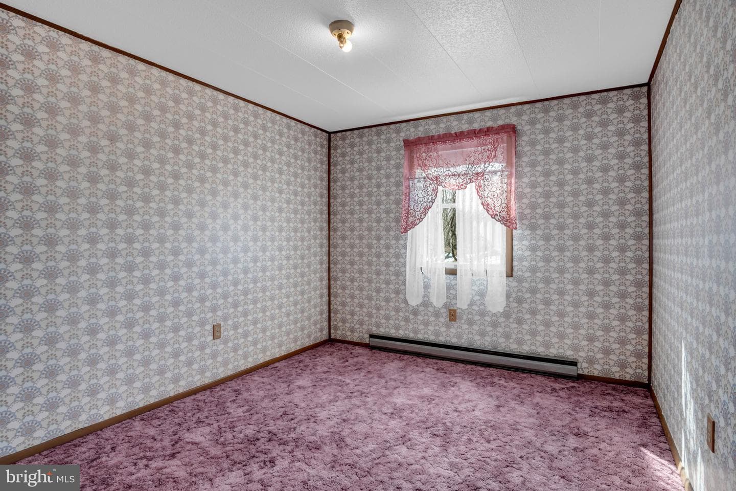 647 N Middle Road photo 13