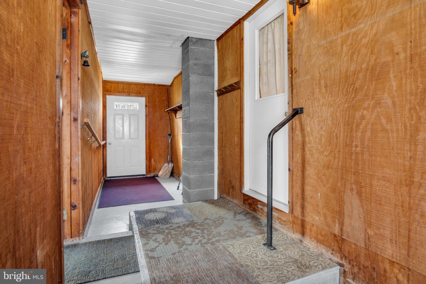 647 N Middle Road photo 20