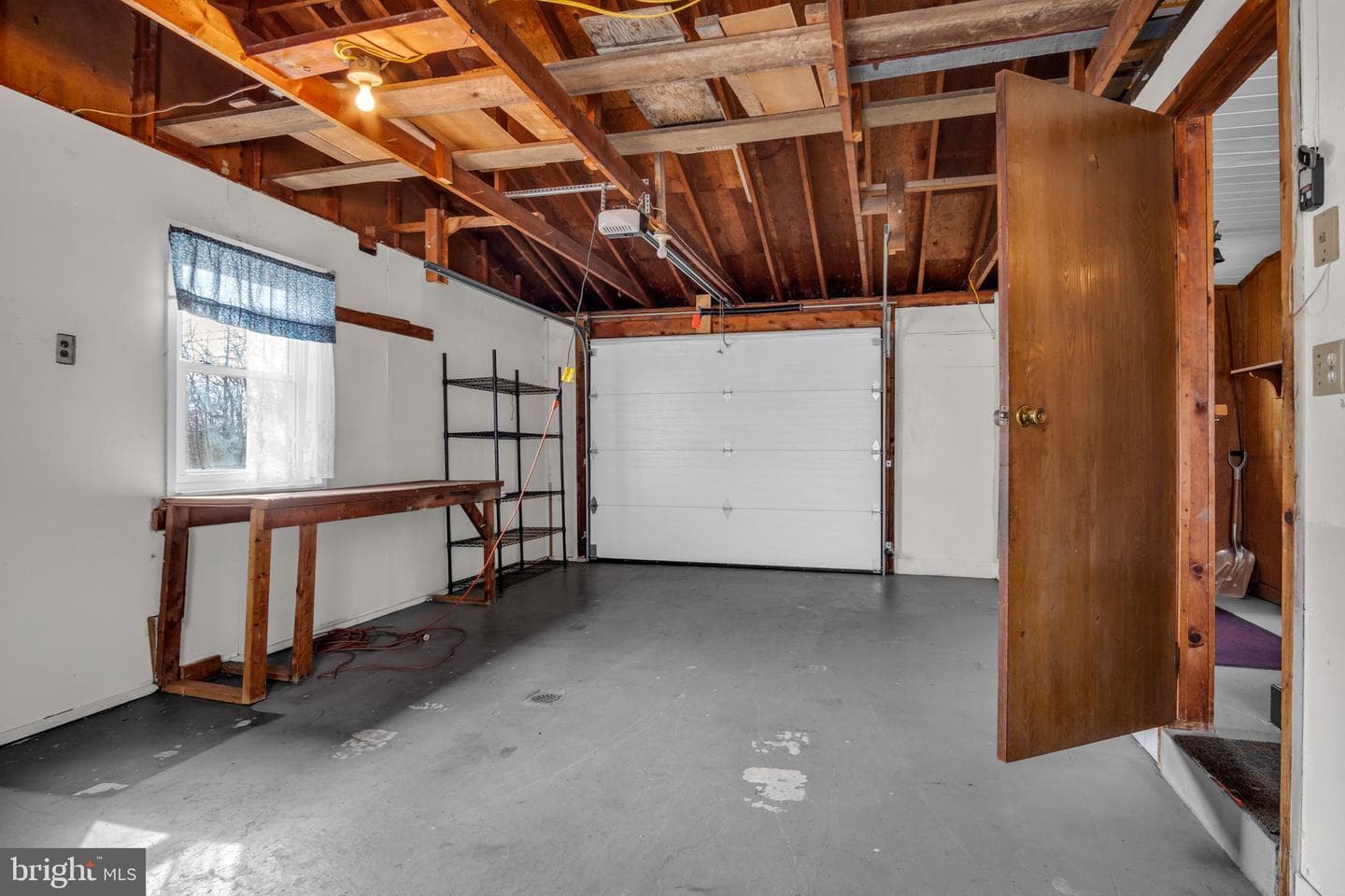 647 N Middle Road photo 22
