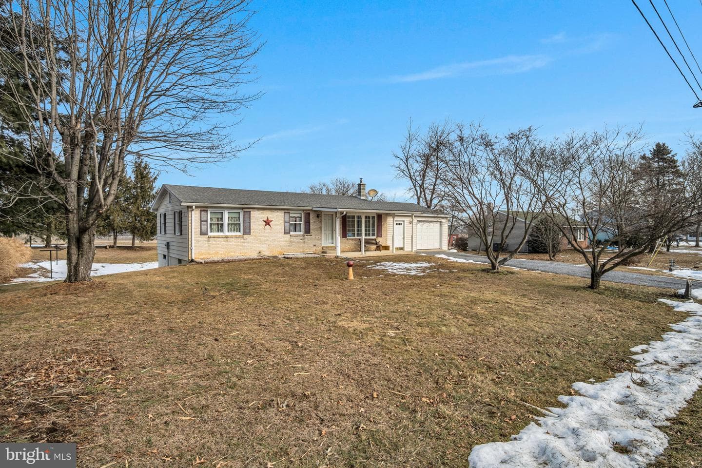 647 N Middle Road photo 35