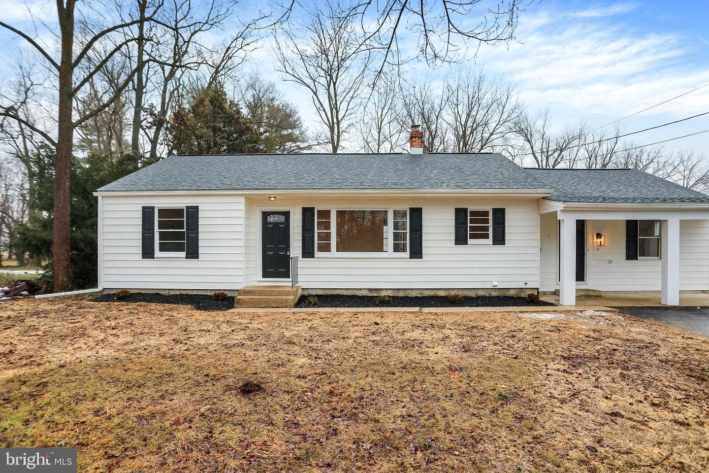 311 Pine Road photo 2