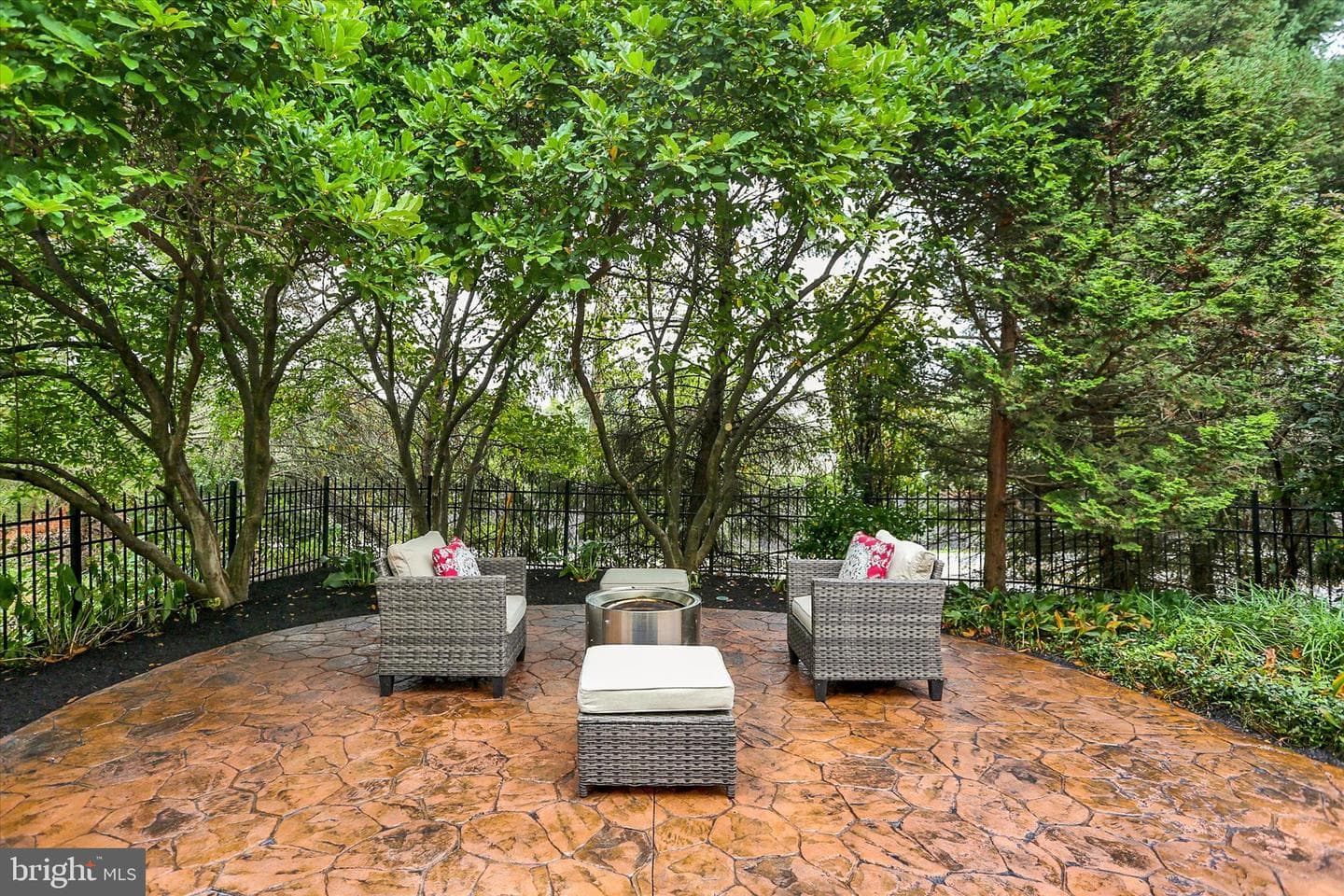 1140 Windsor Road photo 77