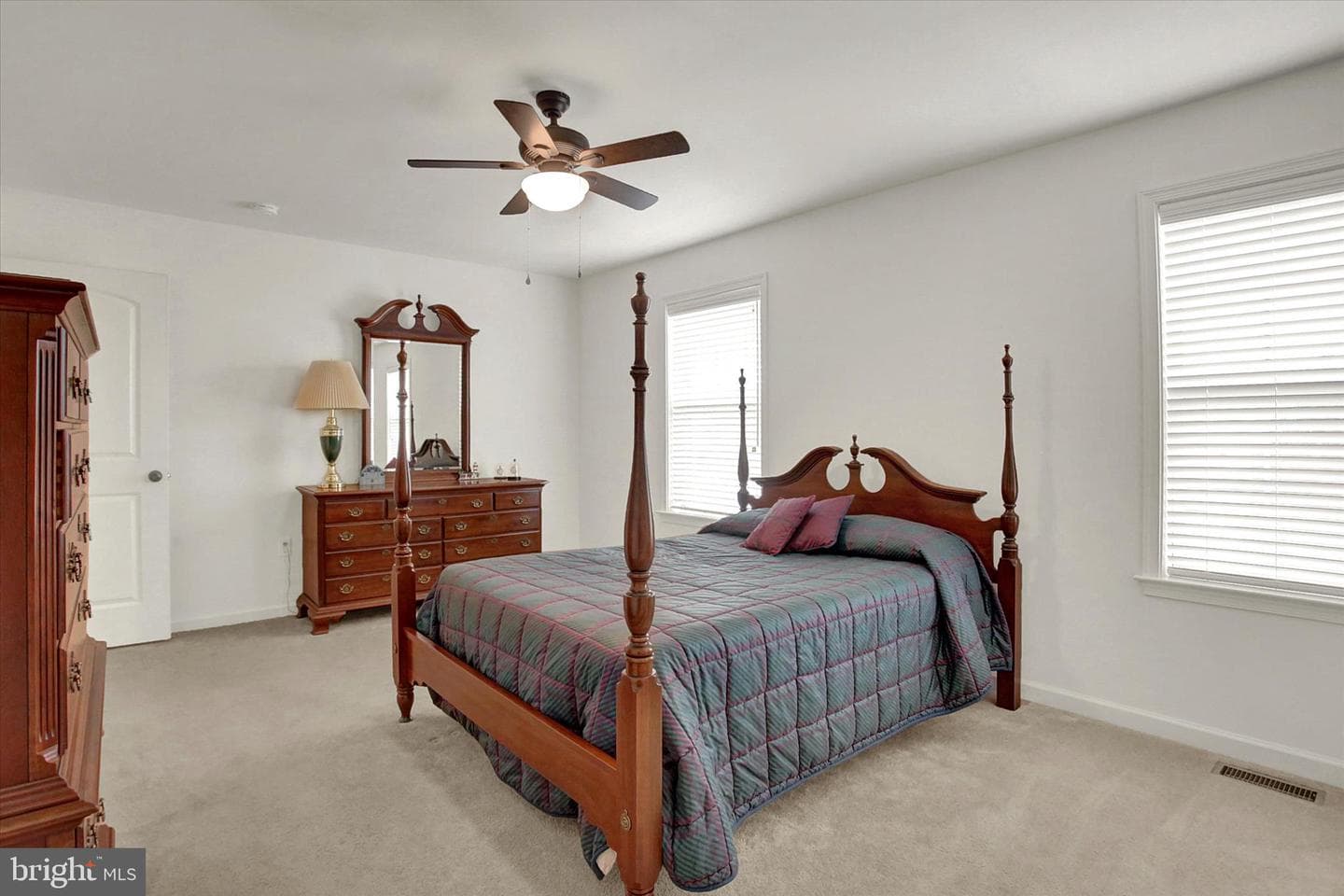 708 Gladstone Court photo 25
