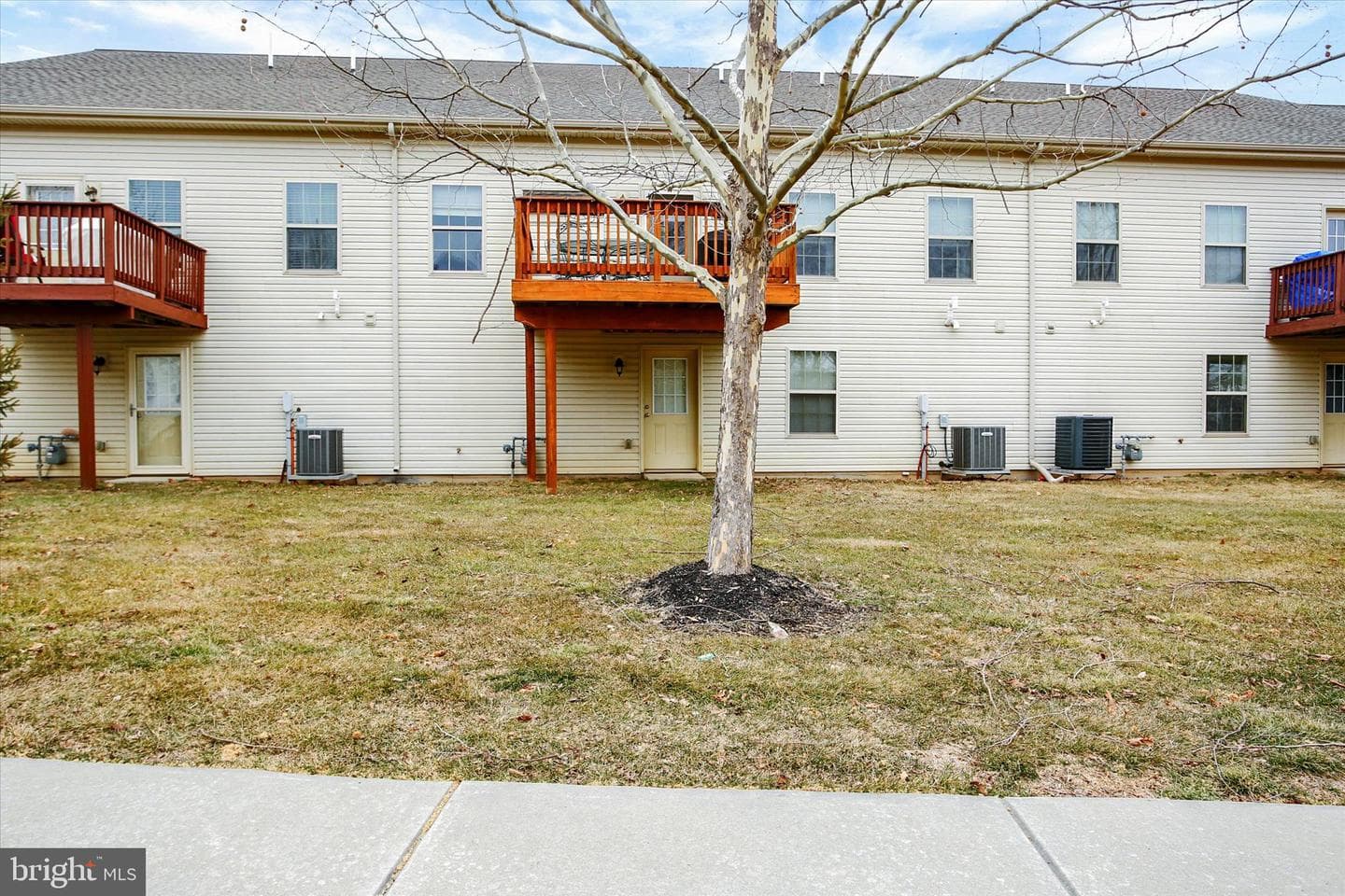 708 Gladstone Court photo 31