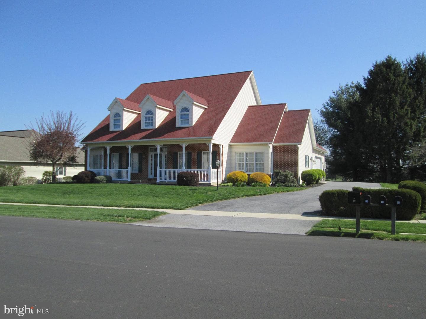70 Derbyshire Dr photo 25