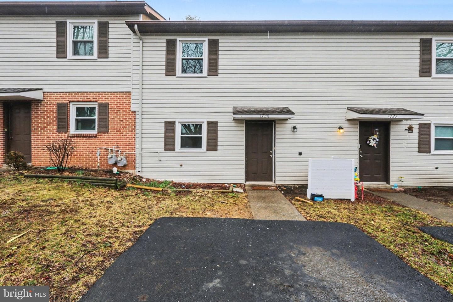 1725 English Drive photo 2