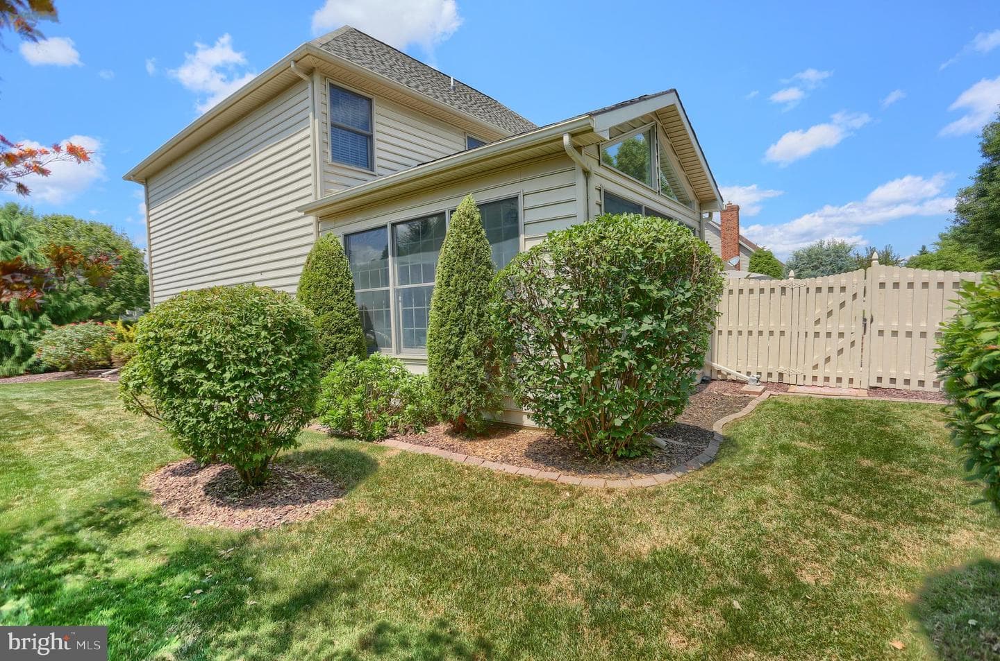 15 Derbyshire Drive photo 4