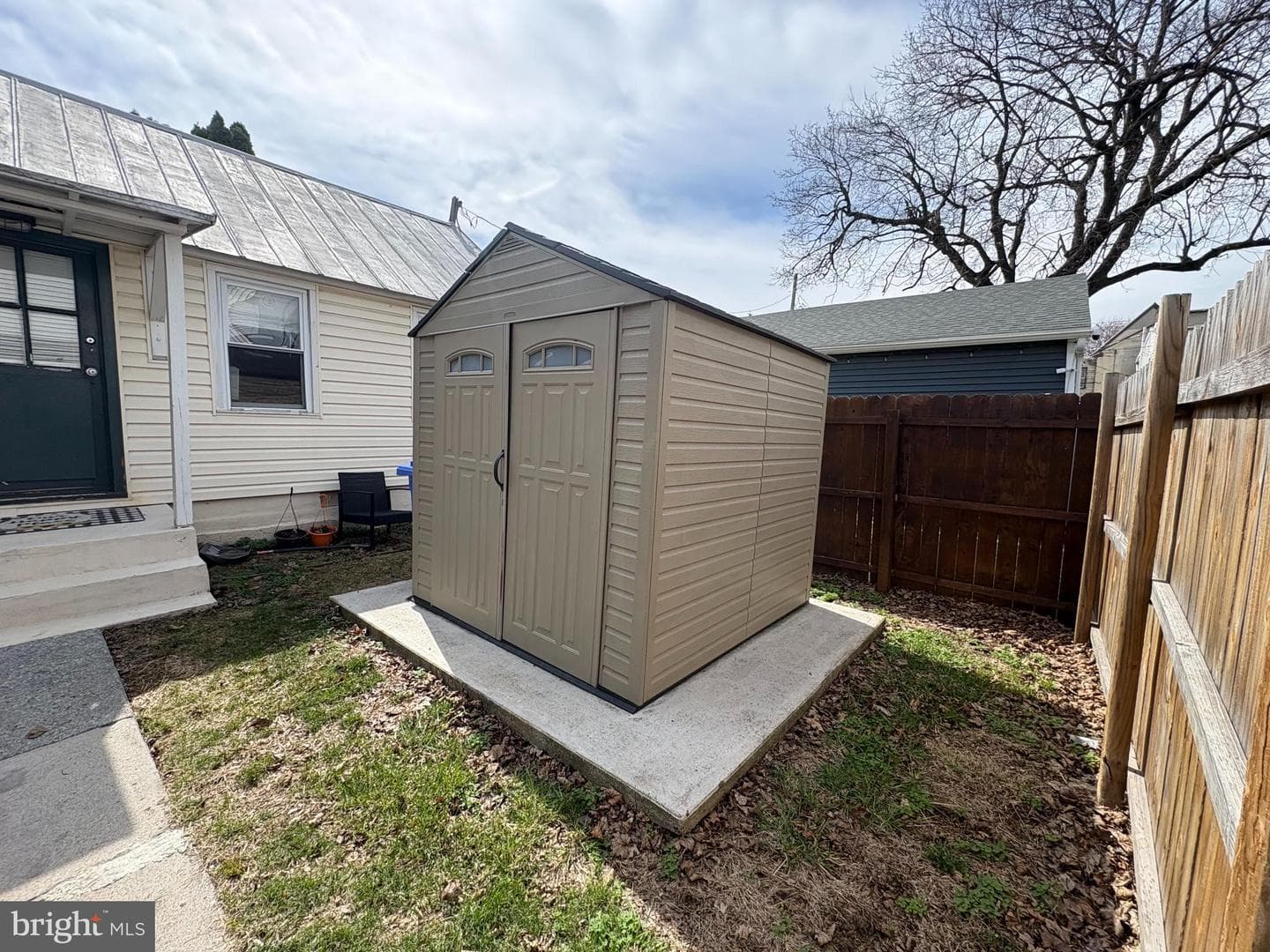 225 W Locust Street photo 36