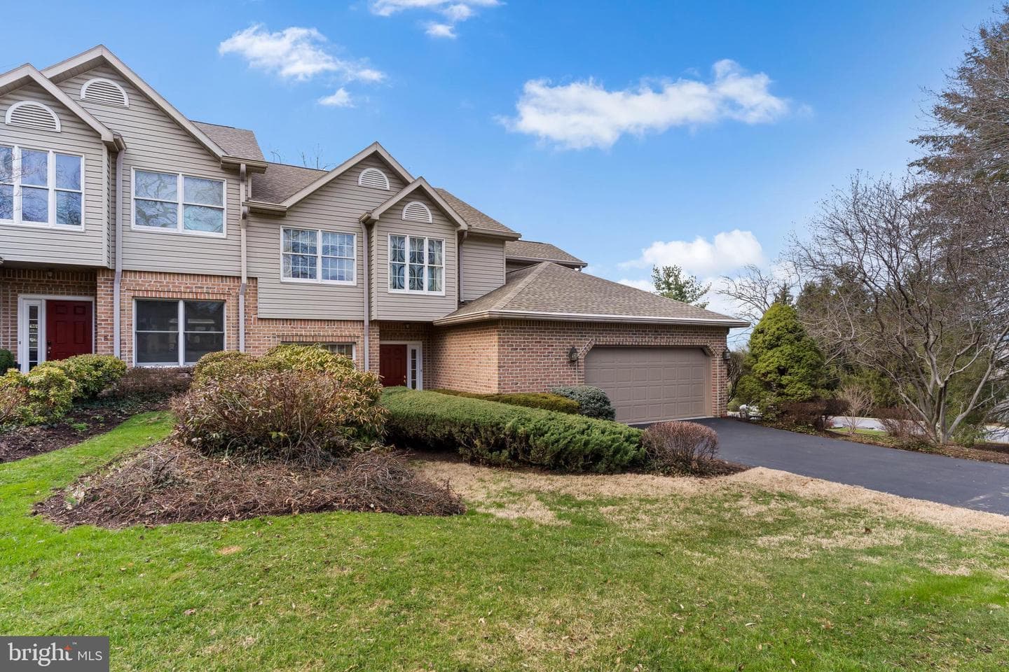 504 Bridgeview Drive photo 3
