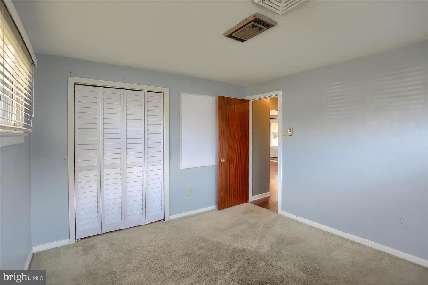 550 Walton Street photo 24