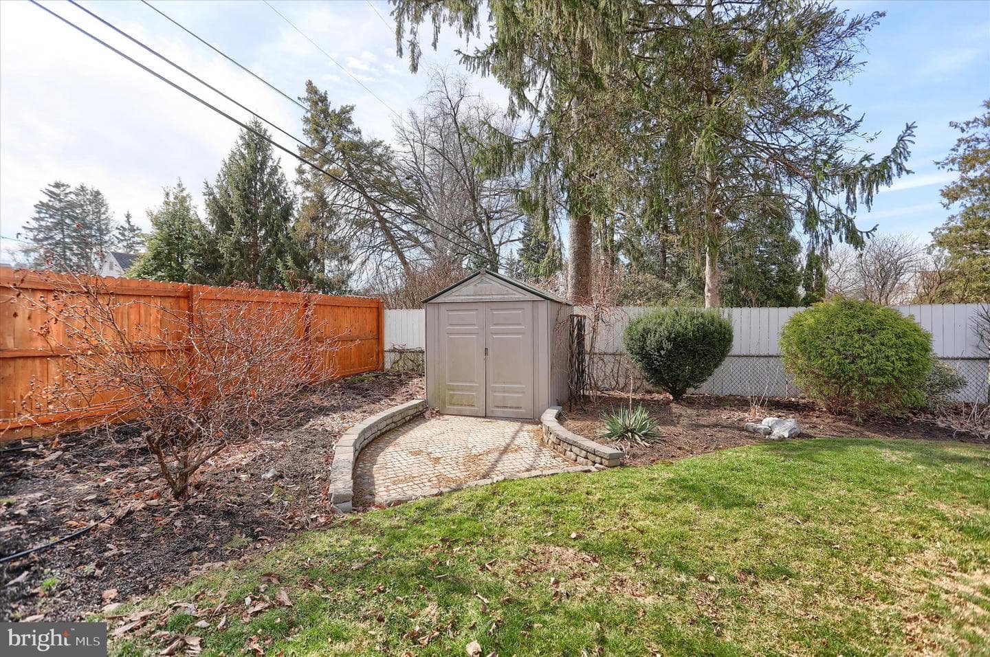 550 Walton Street photo 32