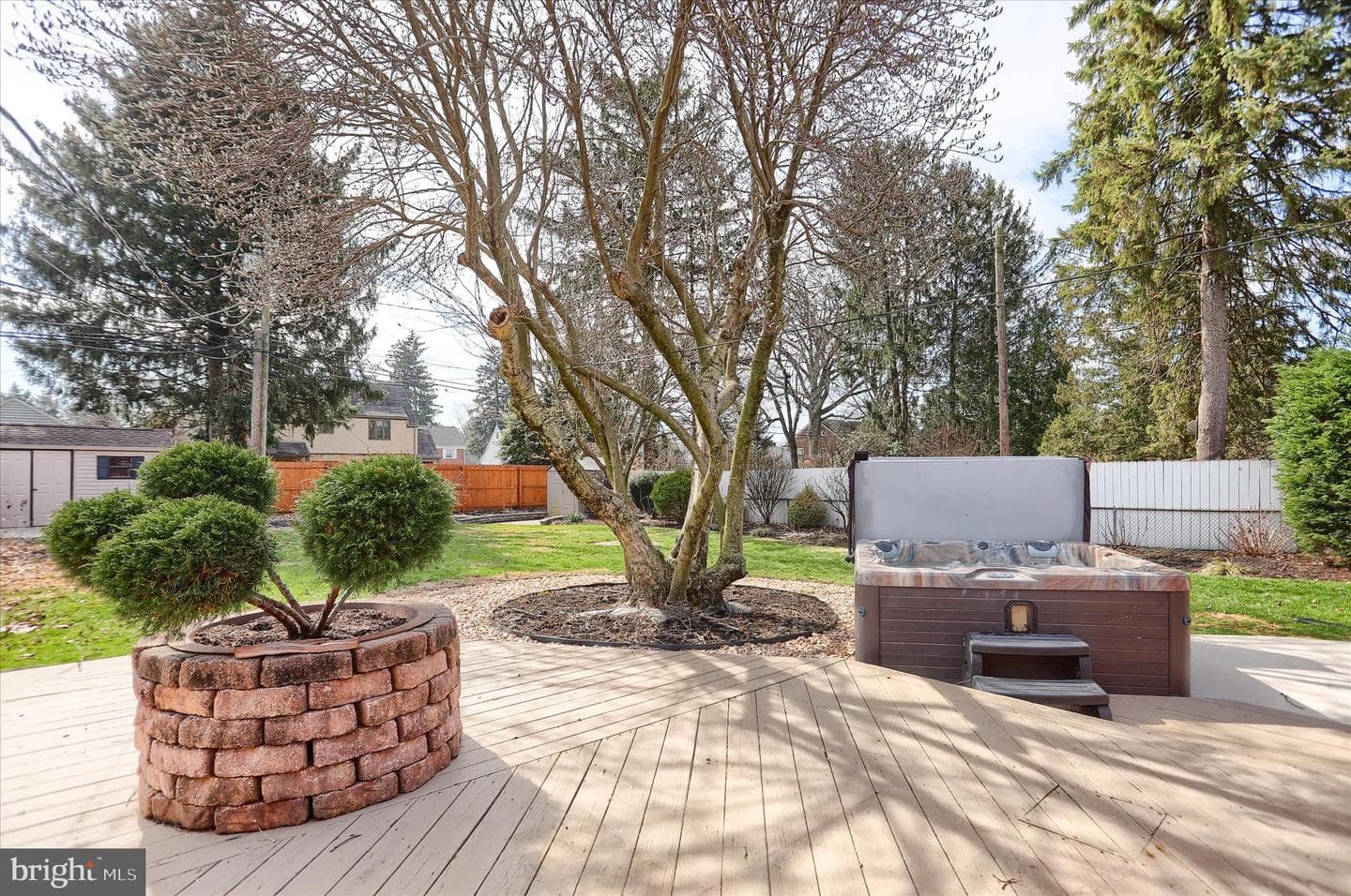 550 Walton Street photo 34