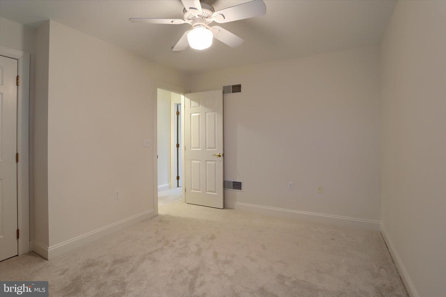 203 Friar Court photo 28