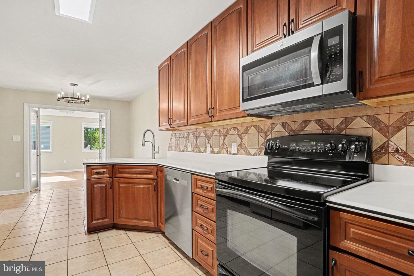 811 Wellington Drive photo 8