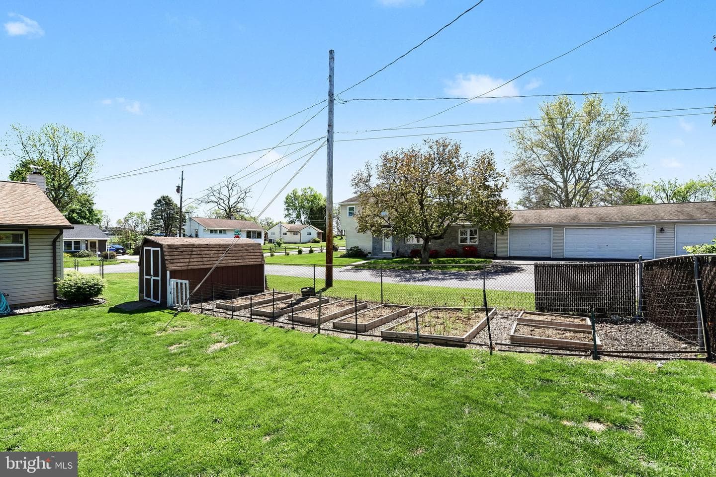 24 Maple Drive photo 33