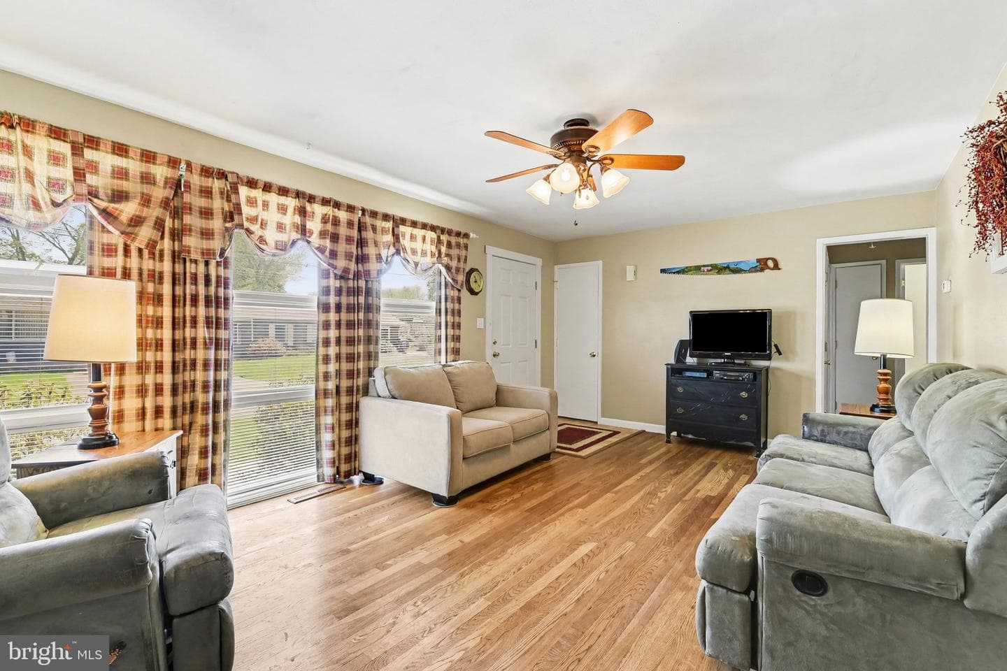 24 Maple Drive photo 4