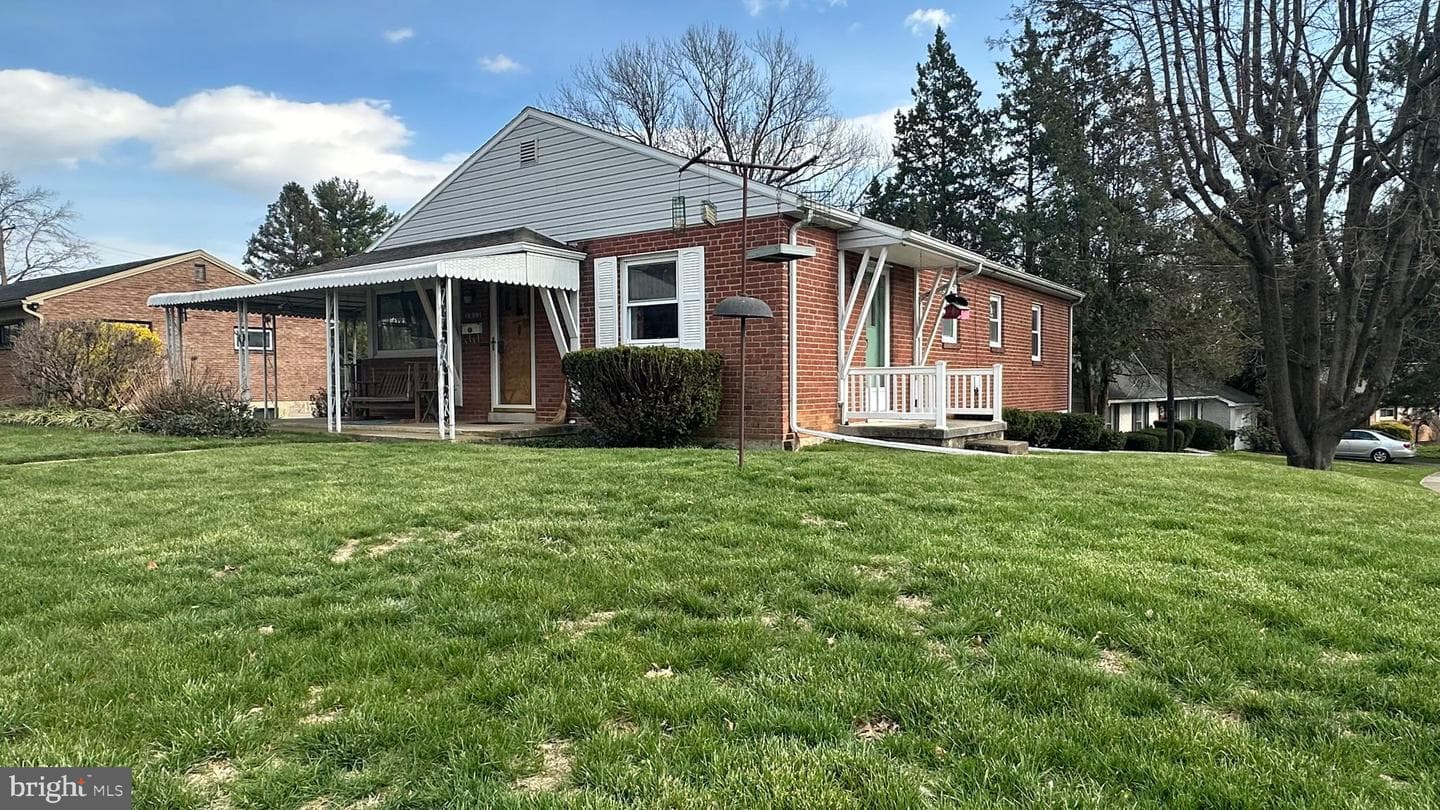 1803 Willow Road photo 4