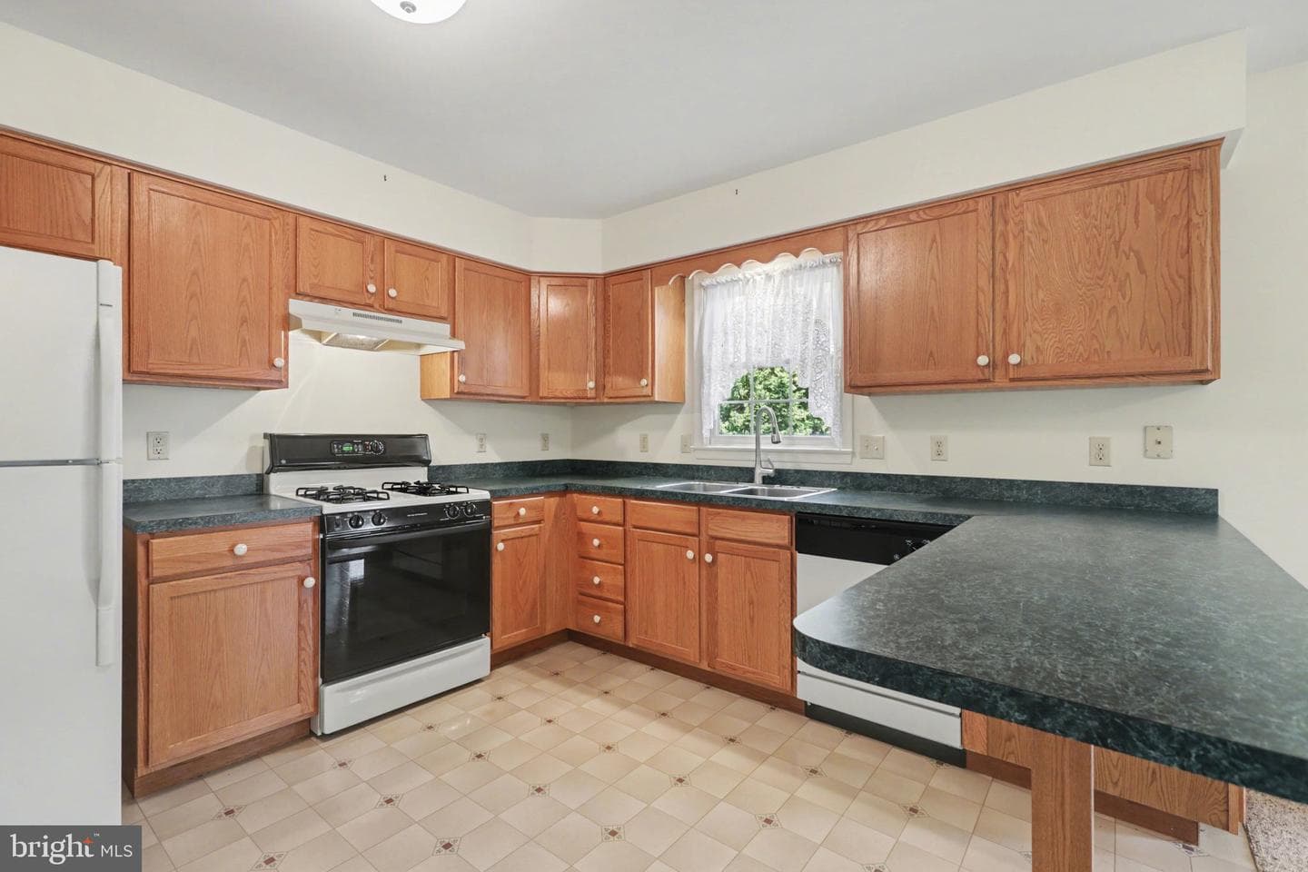 33 Blue Spruce Drive photo 14
