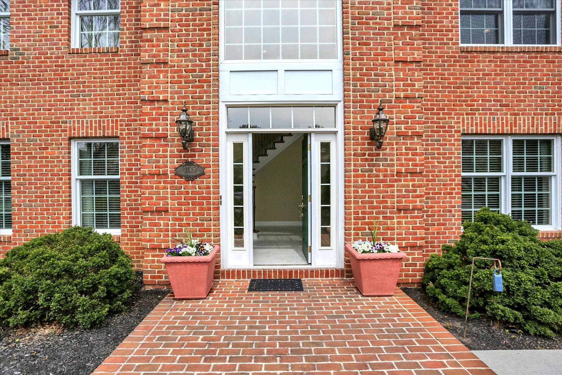 1785 Summerfield Drive photo 4