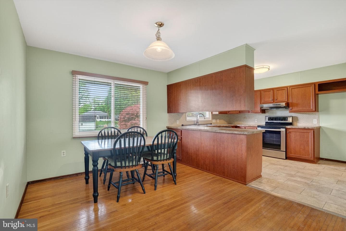 913 Gobin Street photo 15