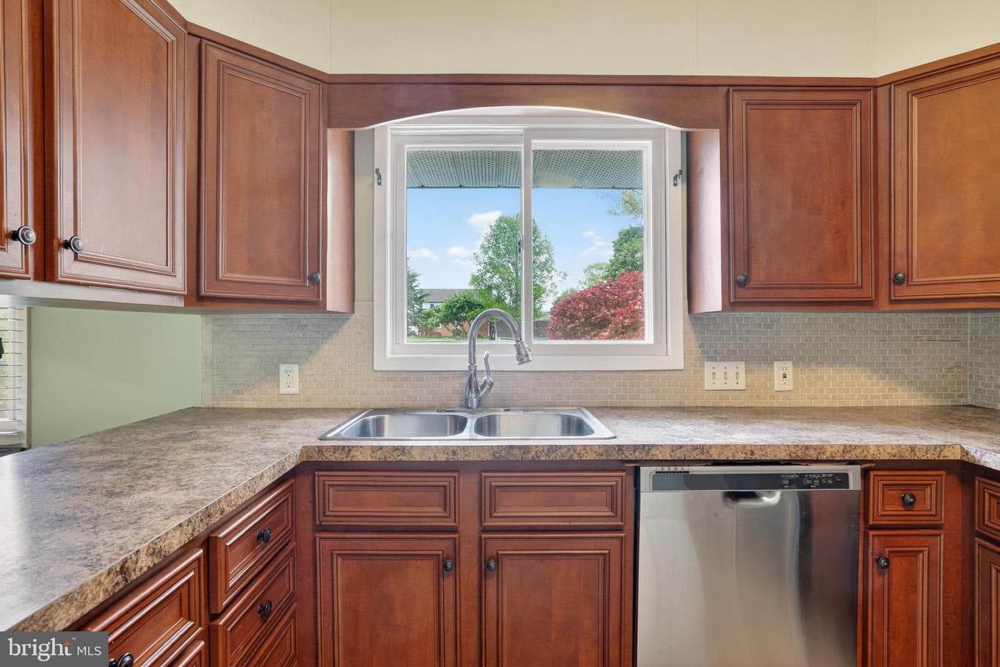 913 Gobin Street photo 18