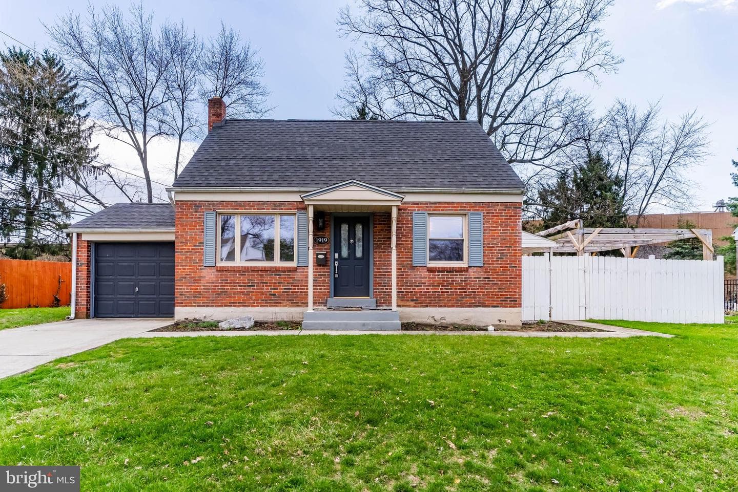 1919 Princeton Avenue photo 2