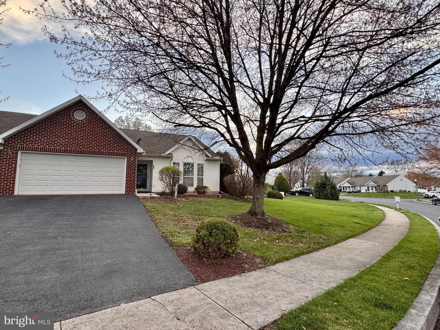 25 Greenfield Drive photo 2