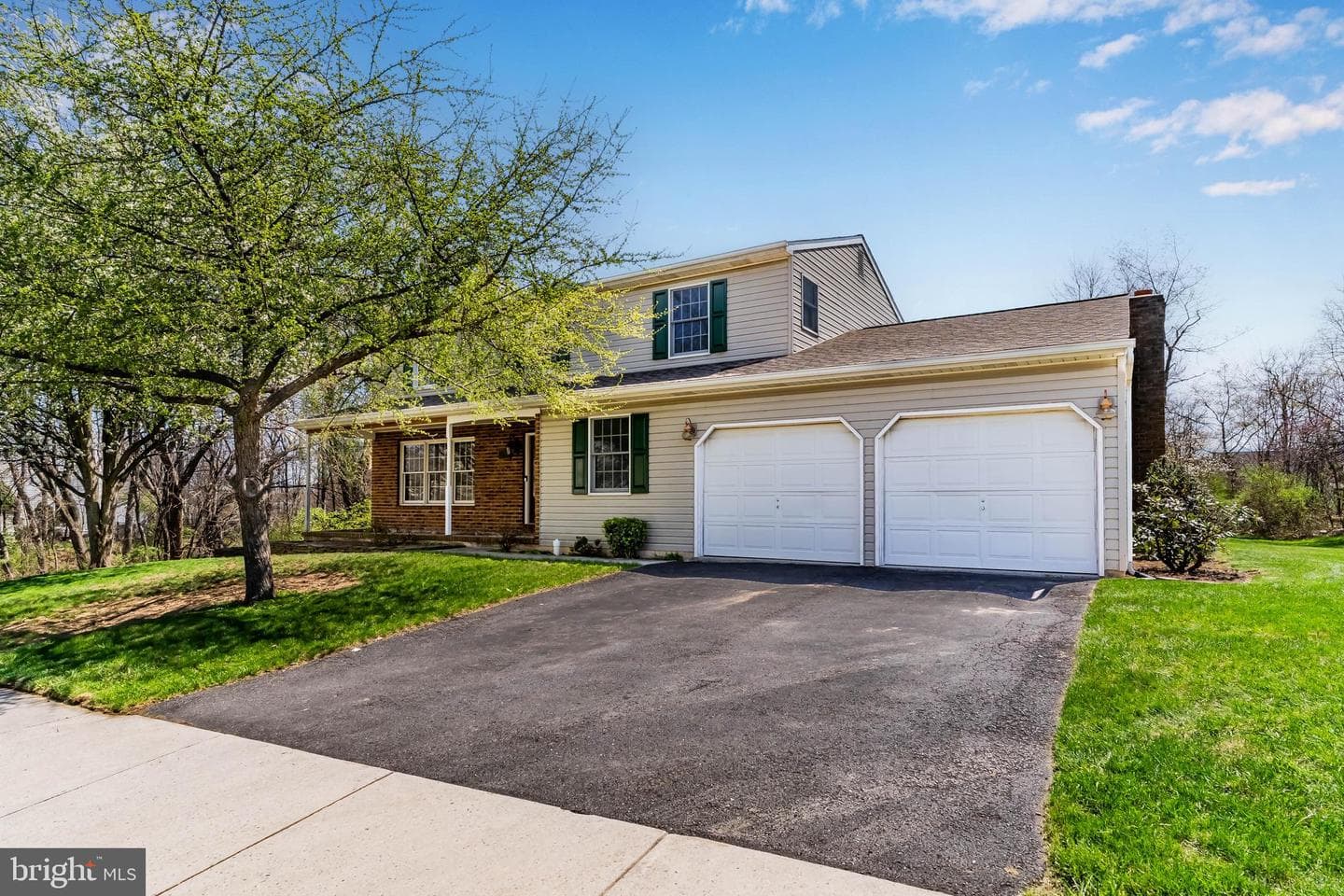 914 Maplewood Lane photo 32