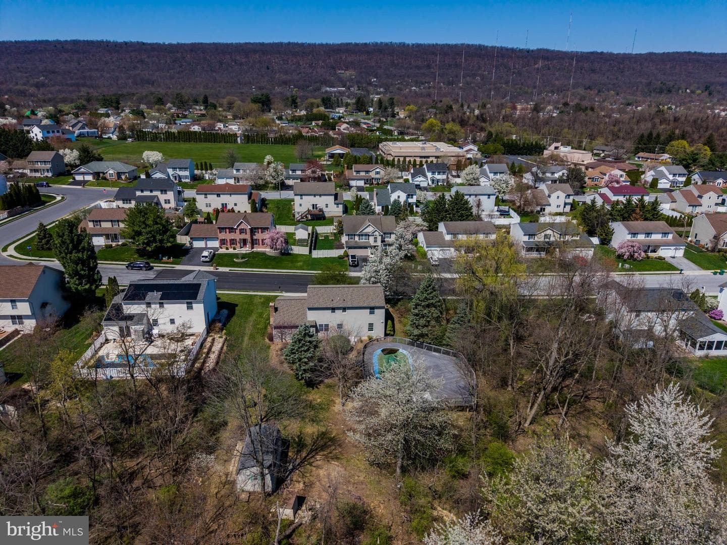 914 Maplewood Lane photo 40