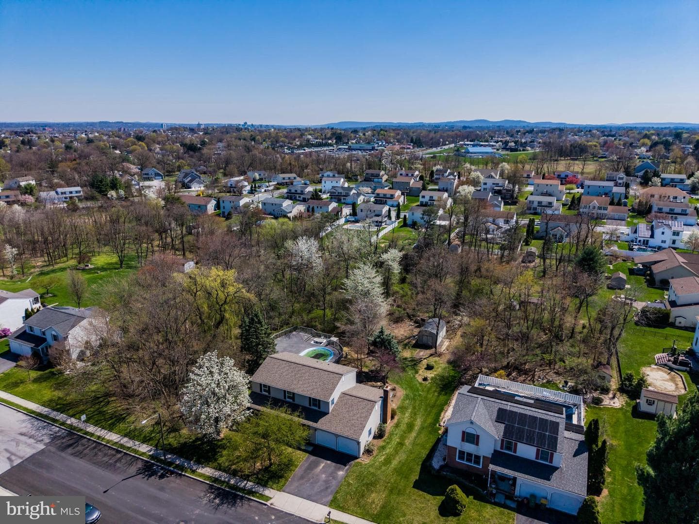 914 Maplewood Lane photo 44
