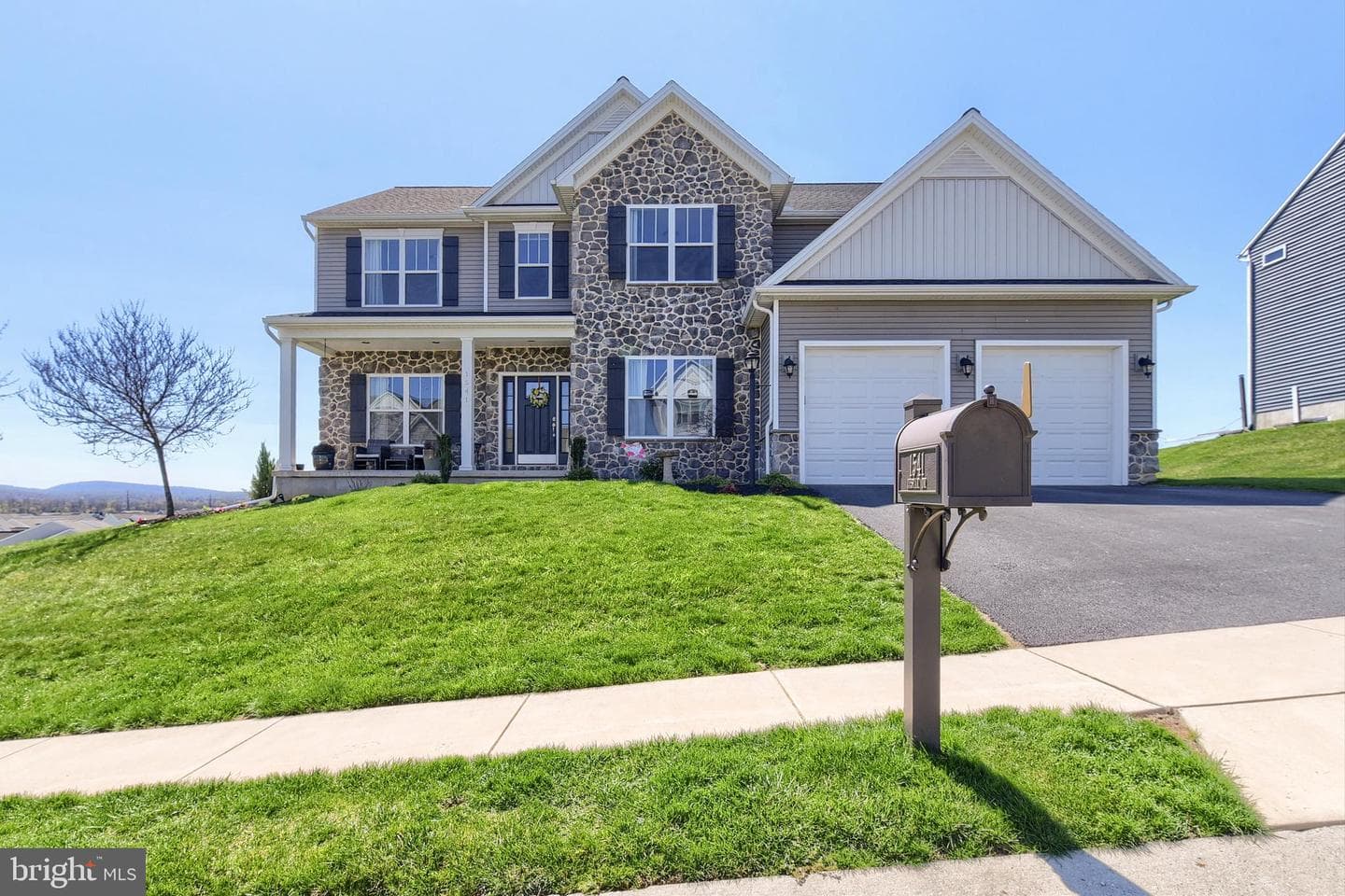 1541 Zestar Drive photo 2