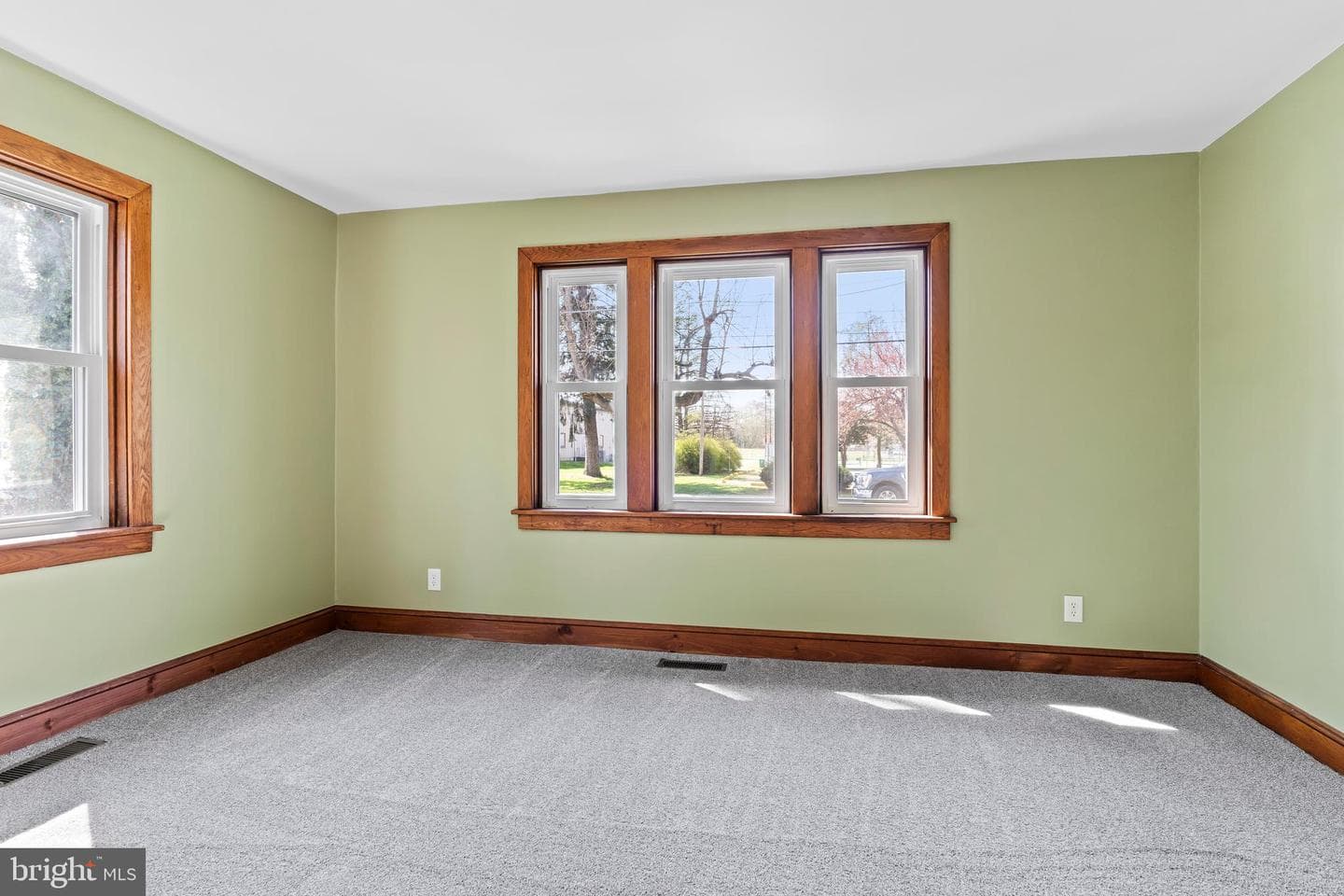 251 E Pomfret Street photo 19