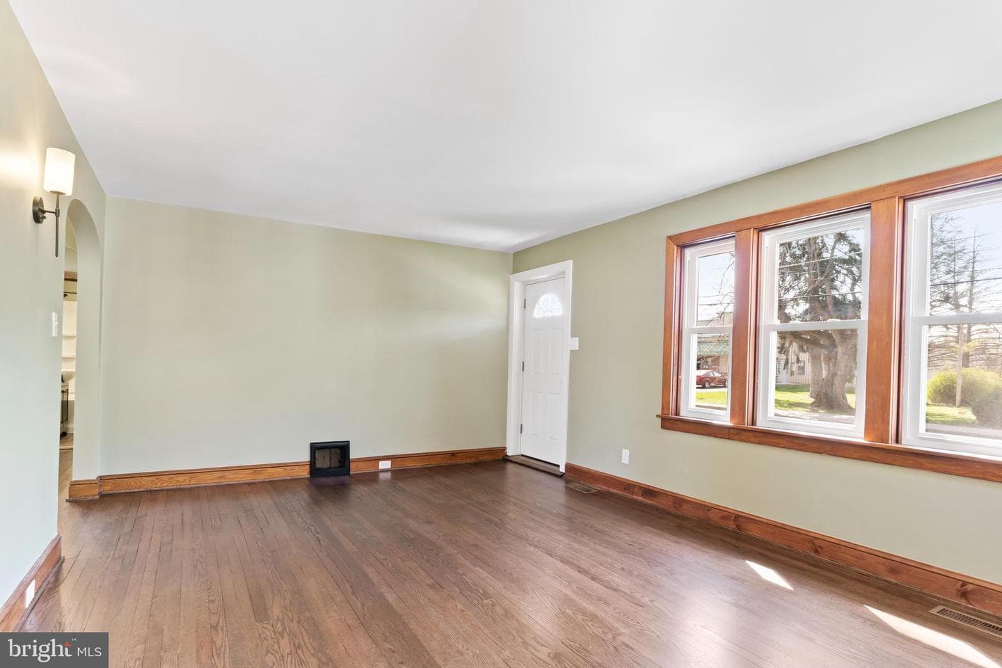 251 E Pomfret Street photo 8